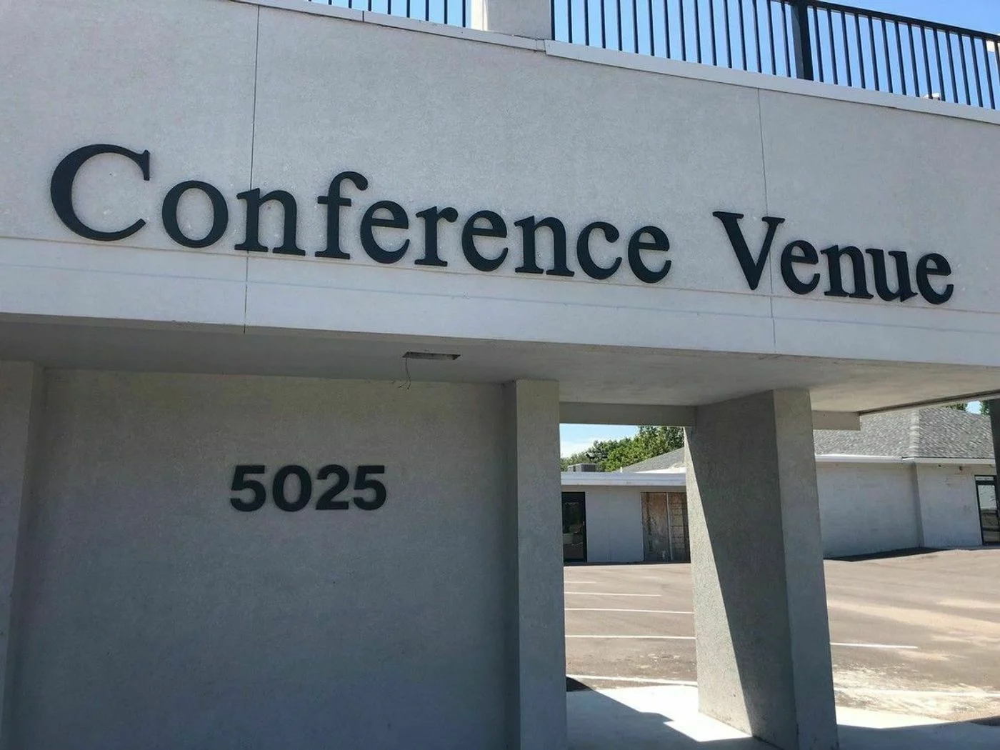 Photo 3 of 5025 E Kellogg Dr, Wichita, KS 67218