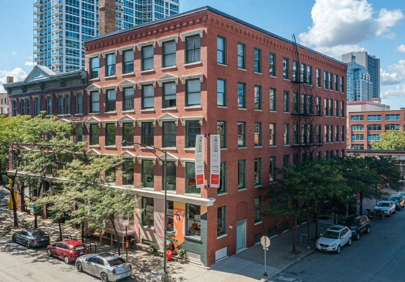 Photo 1 of 303 W Institute Pl, Chicago, IL 60610