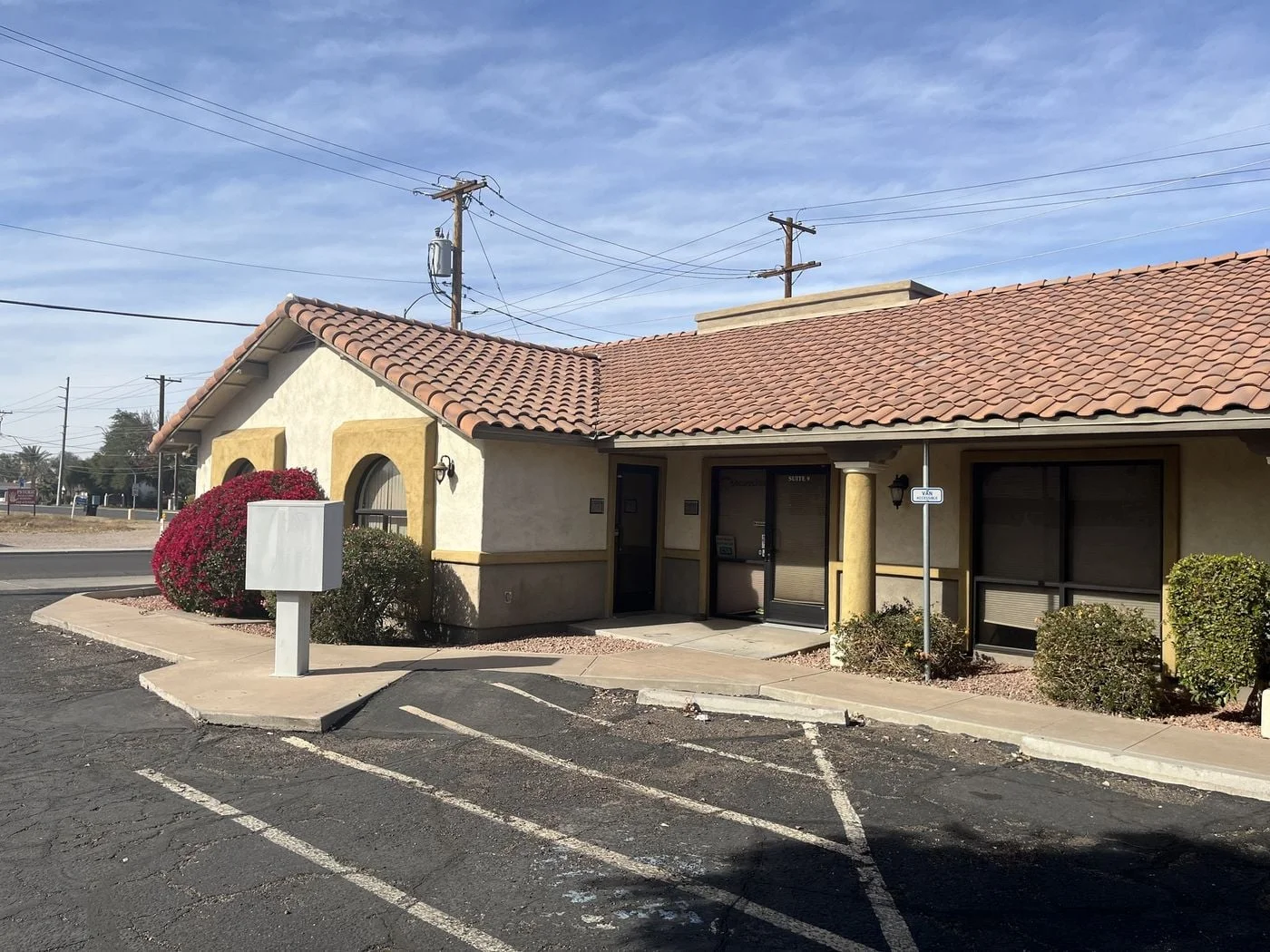 Photo 1 of 555 W University Dr, Mesa, AZ 85201