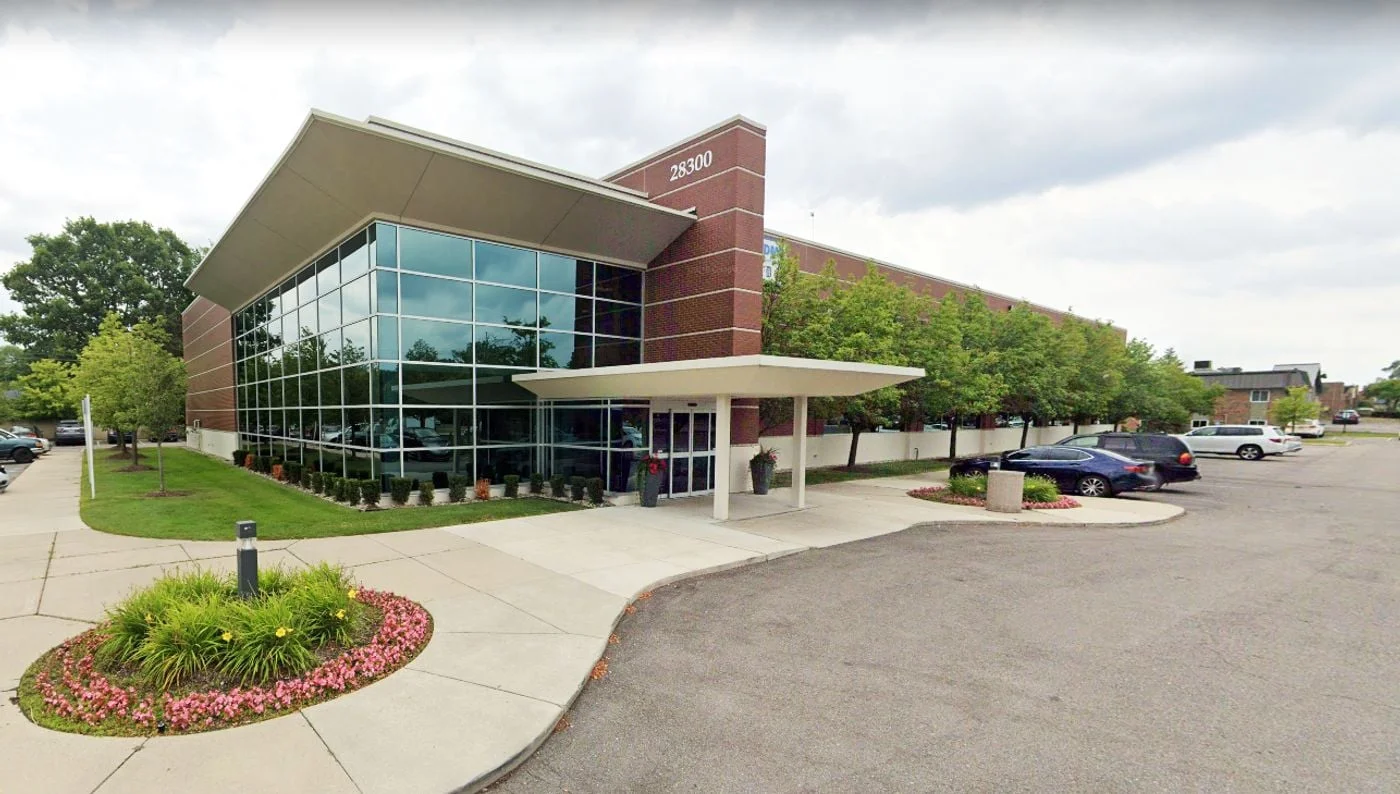 Photo 1 of 28300 Orchard Lake Rd, Farmington Hills, MI 48334