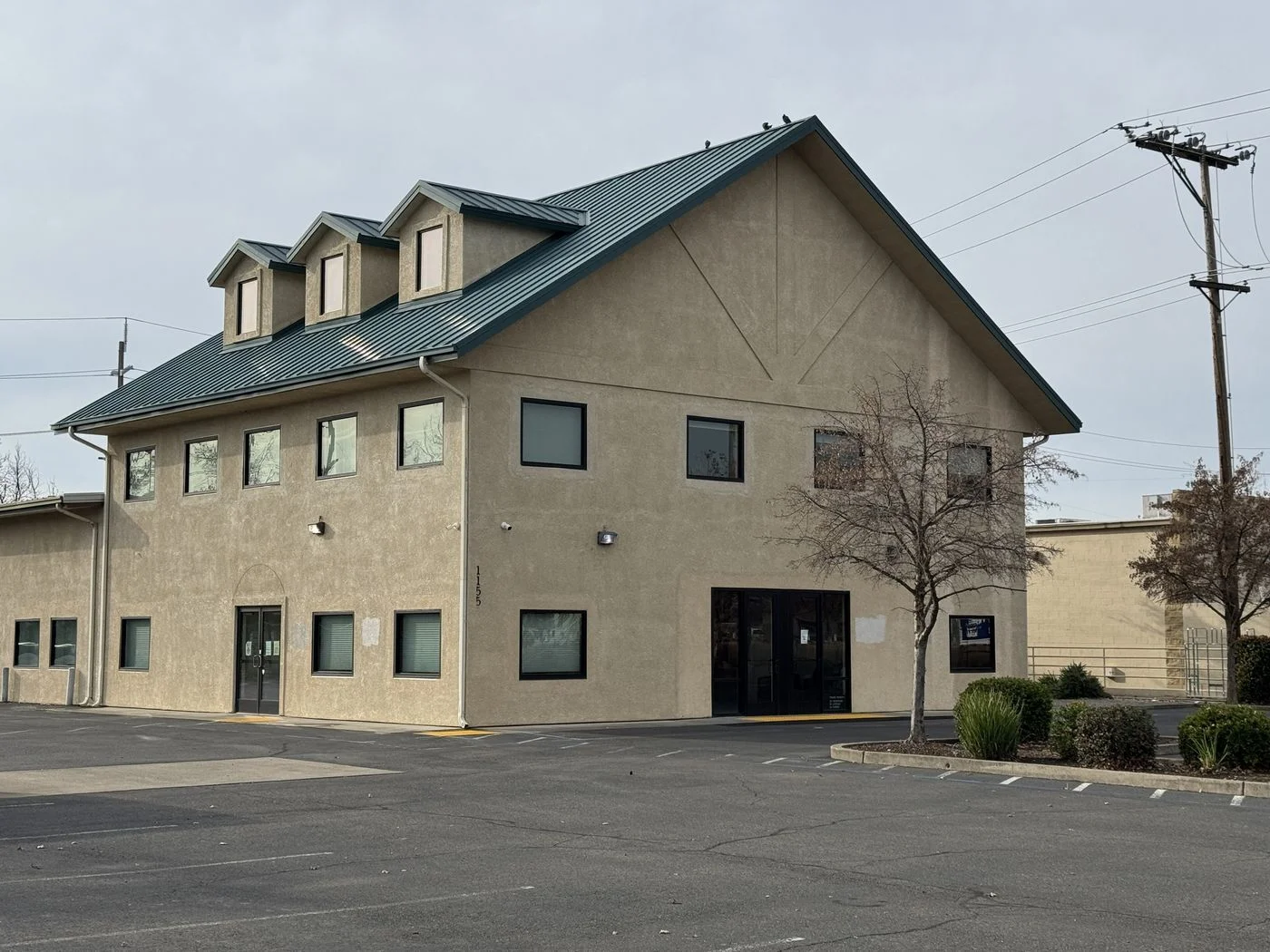 Photo 2 of 1155 Del Monte St, Redding, CA 96002