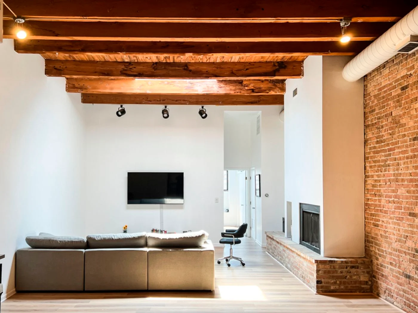 Photo 1 of 1113 W Armitage Ave, Chicago, IL 60614