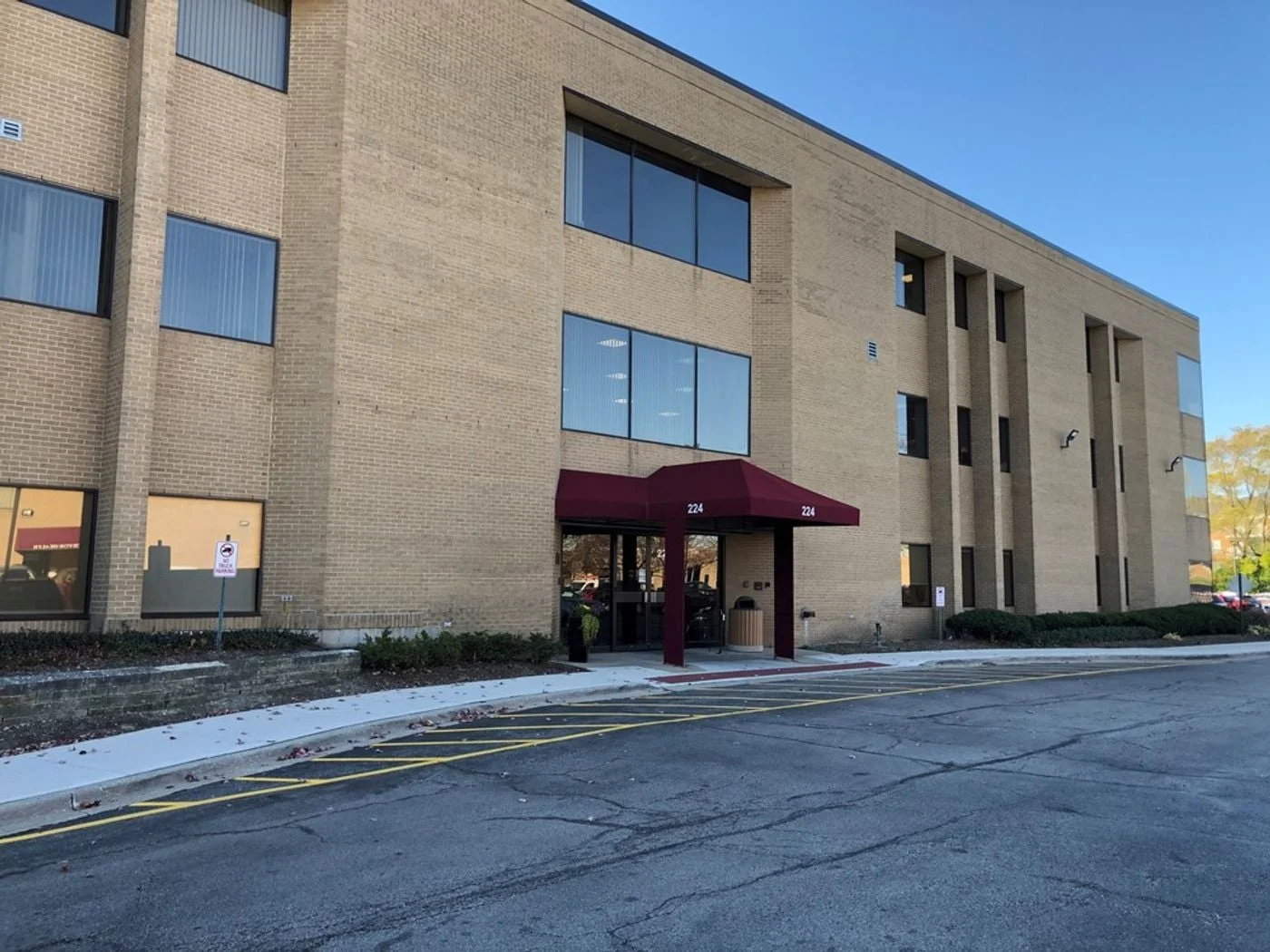 Photo 3 of 1 S 224 Summit Avenue, Oakbrook Terrace, IL 60181