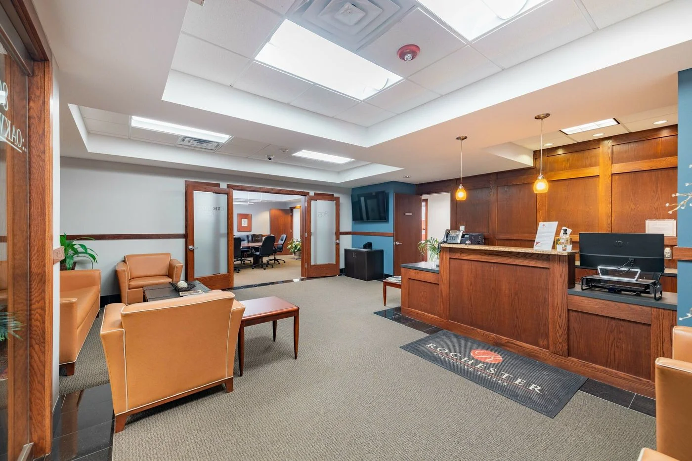 Photo 3 of 805 Oakwood Dr, Rochester, MI 48307