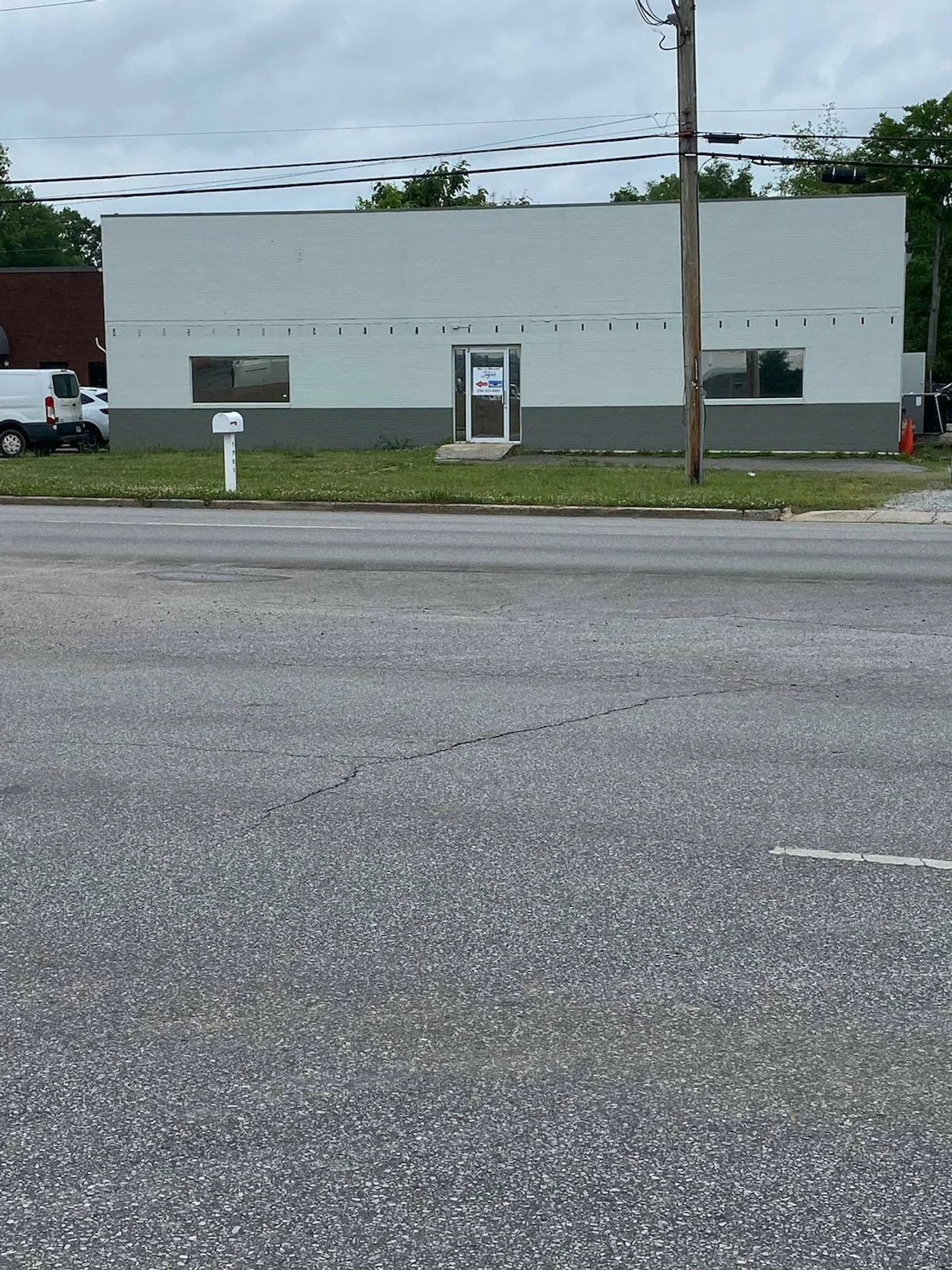 Photo 3 of 1701 Central Pkwy SW, Decatur, AL 35601