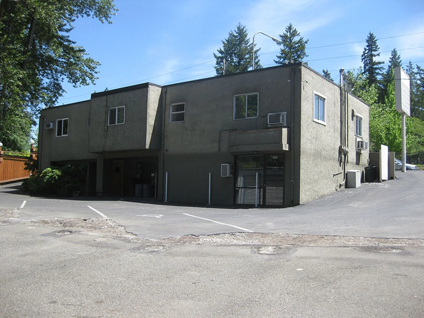 Photo 2 of 33903 Pacific Hwy S, Federal Way, WA 98003