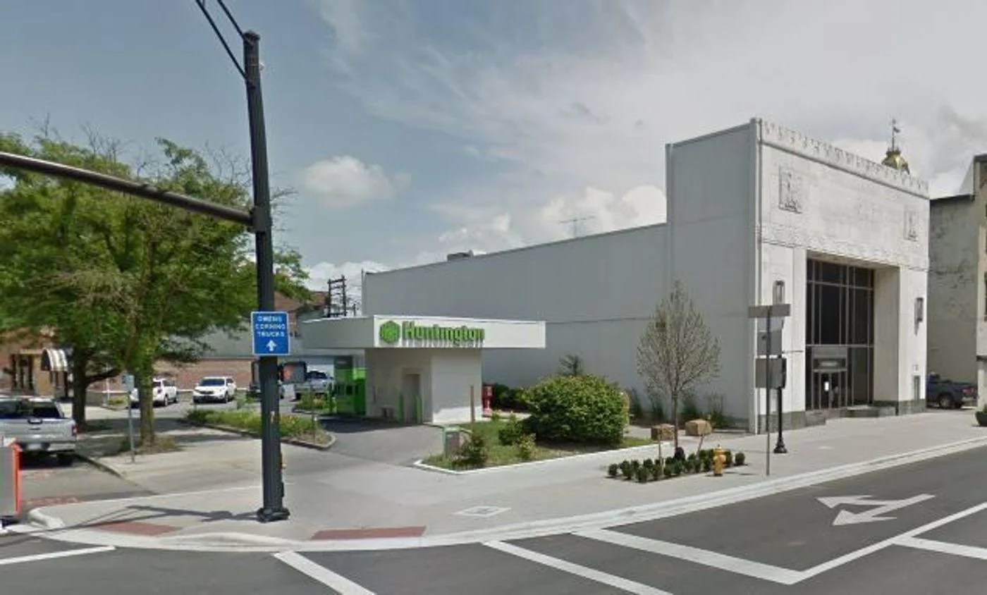 Photo 3 of 42 N 3rd St, Newark, OH 43055