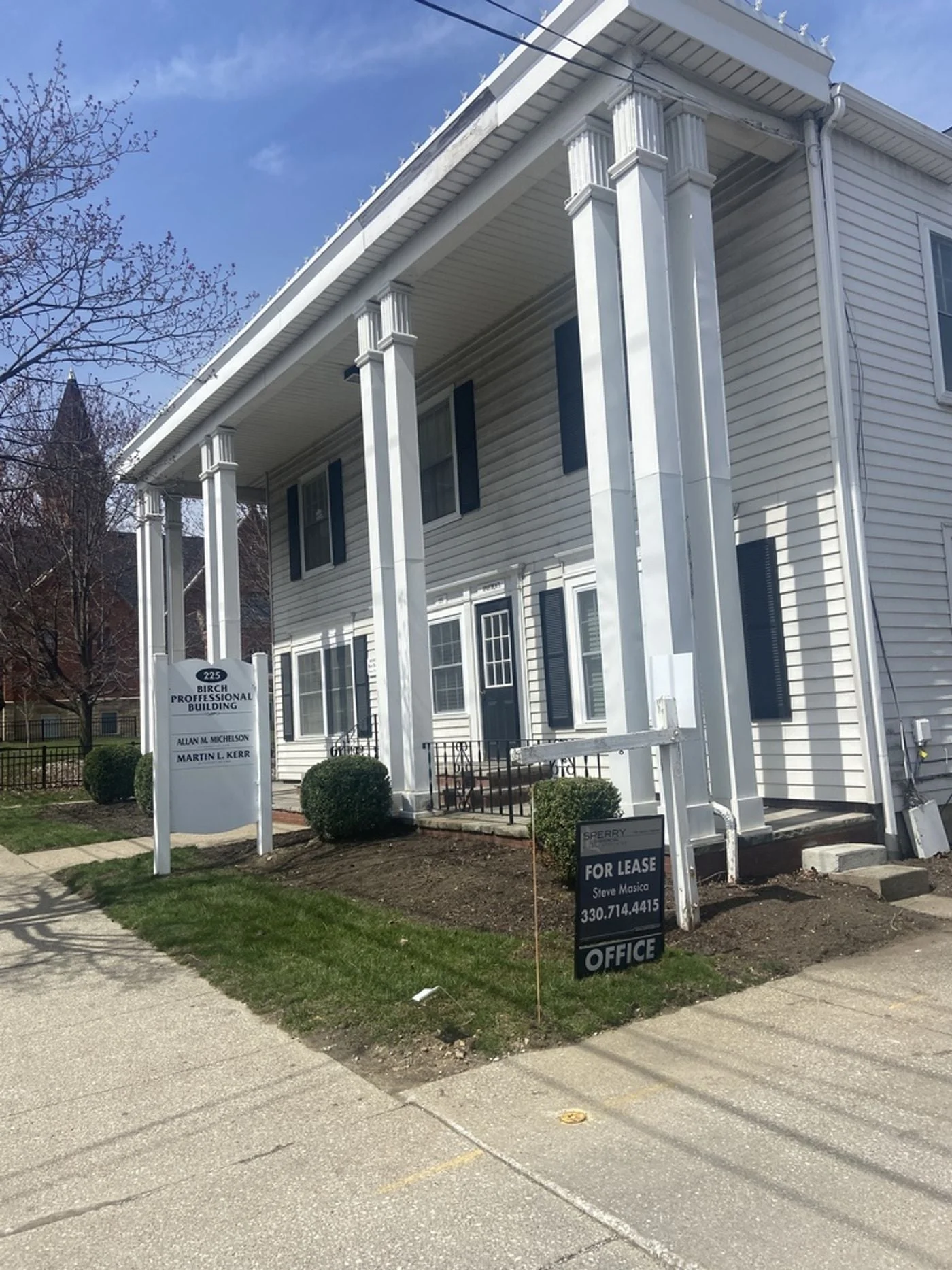 Photo 2 of 225 E Liberty St, Medina, OH 44256