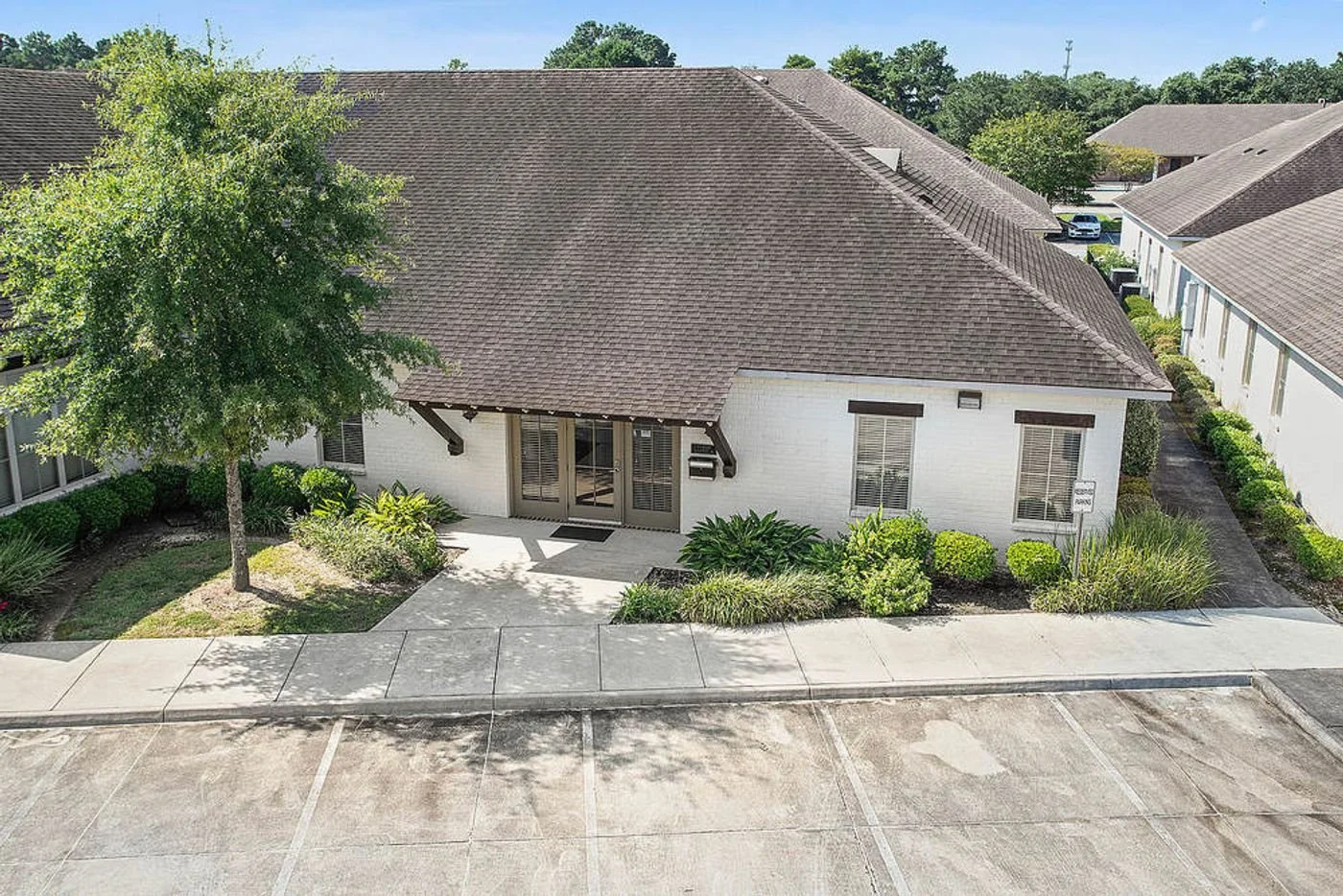 Photo-1 of 11408 Lake Sherwood Ave N, Baton Rouge, LA 70816