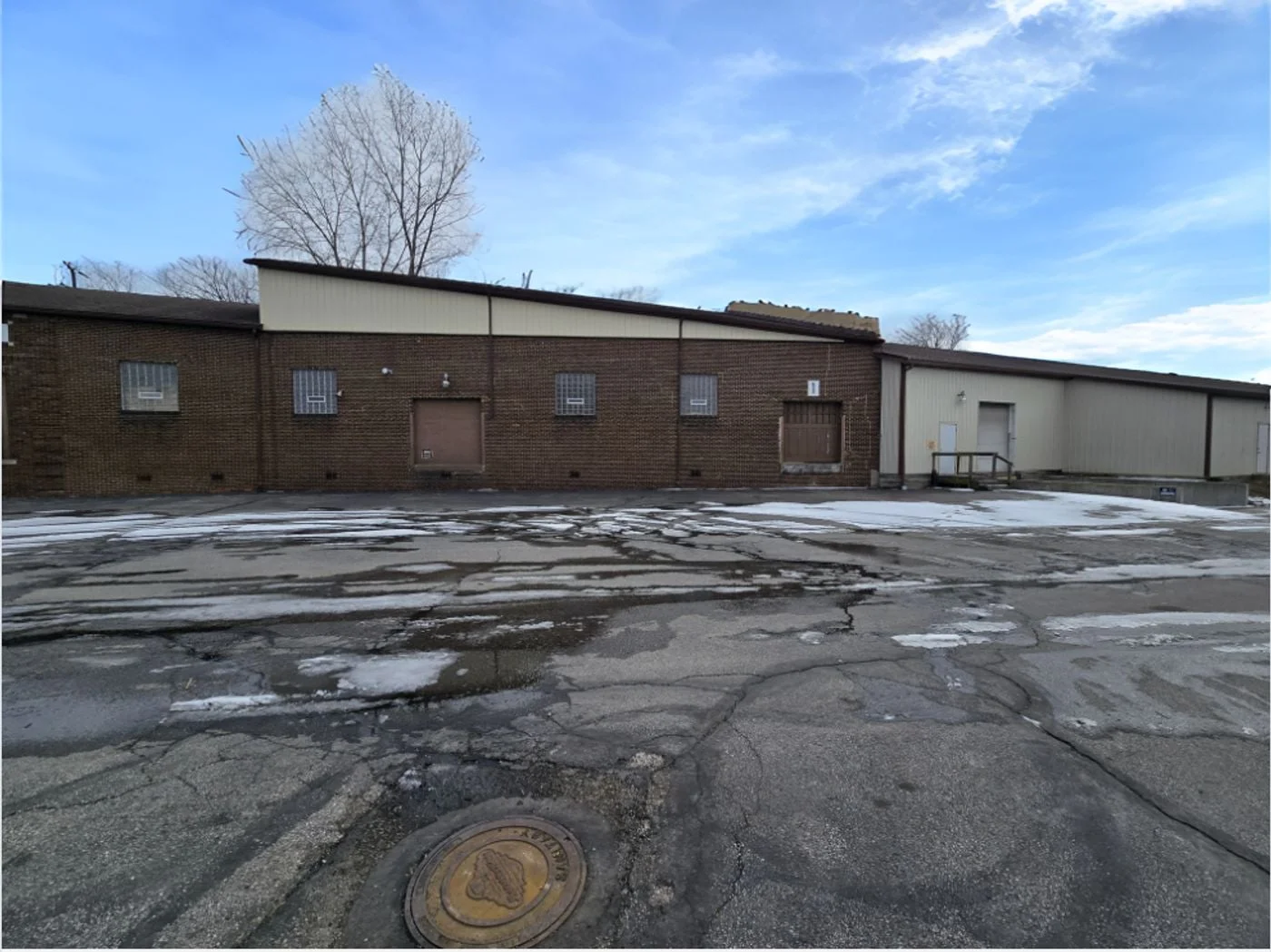 Photo 2 of 120-122 E Tuscarawas Ave, Barberton, OH 44203