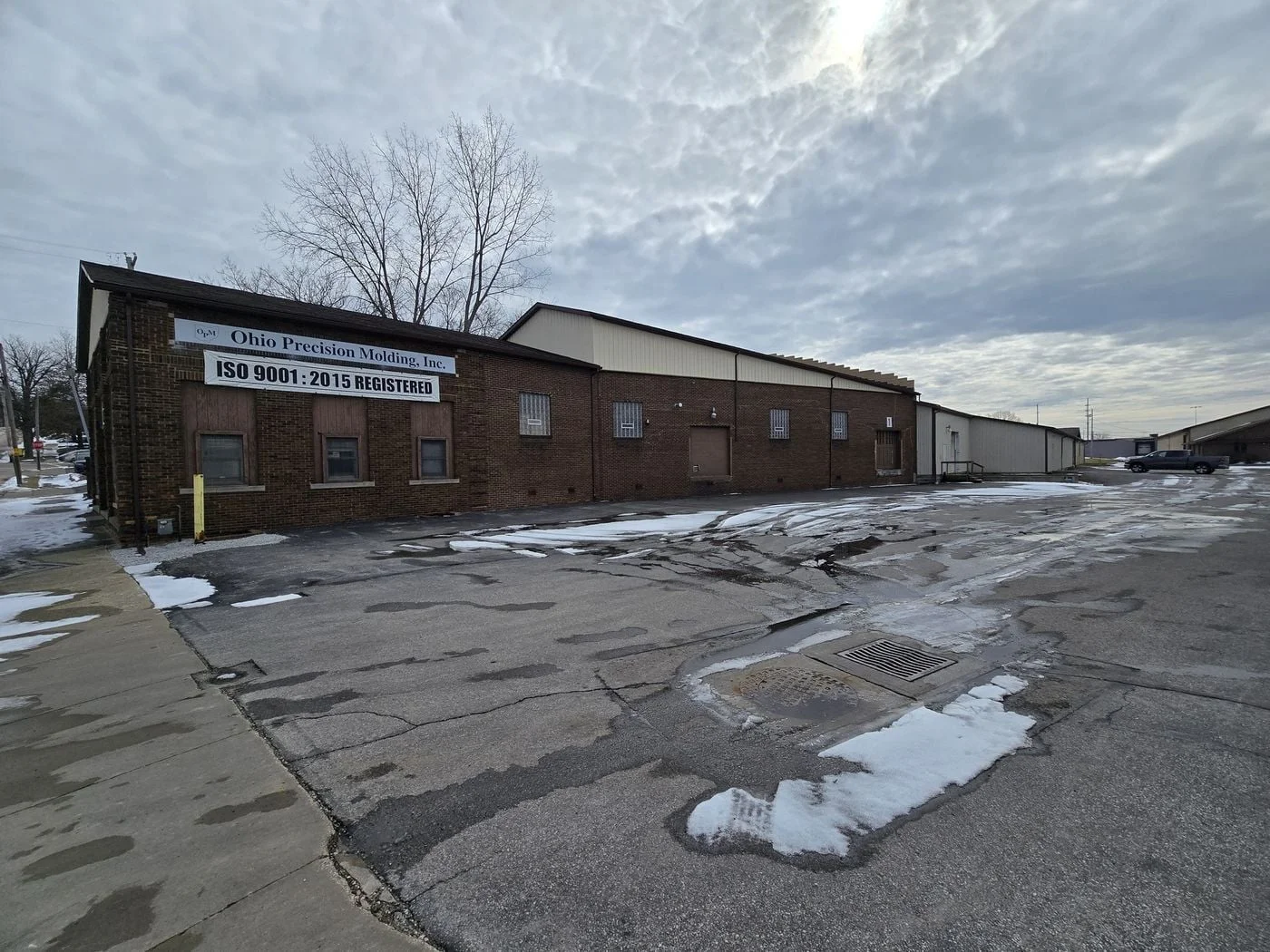 Photo 3 of 120-122 E Tuscarawas Ave, Barberton, OH 44203