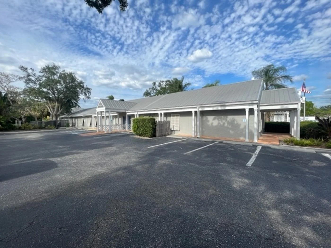 Photo-3 of 1428 S Tamiami Trl, Sarasota, FL 34239