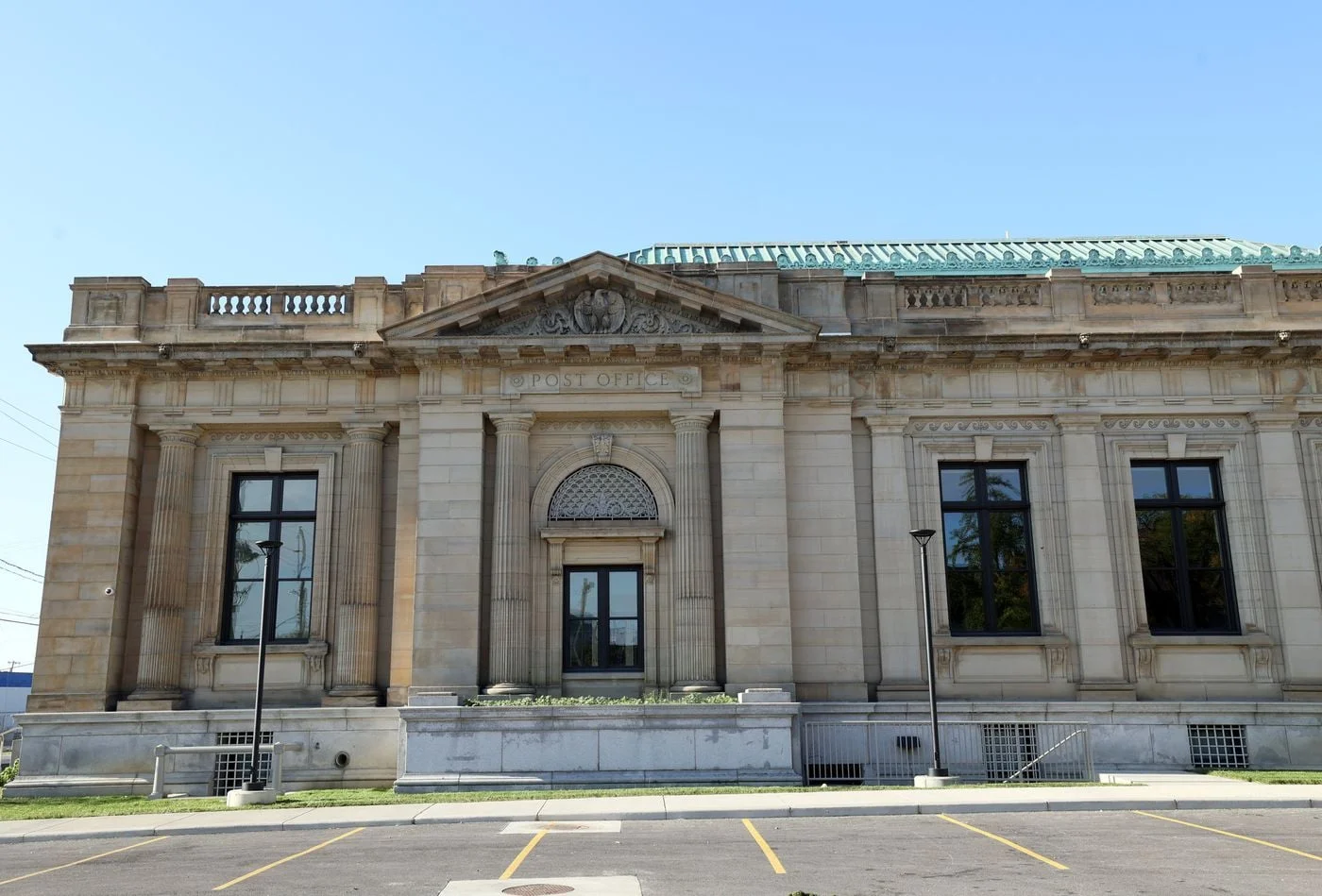 Photo 1 of 1300 Jefferson Ave, Toledo, OH 43604