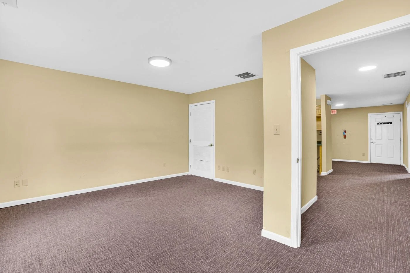 Photo 2 of 833 Valley College Dr, Louisville, KY 40272