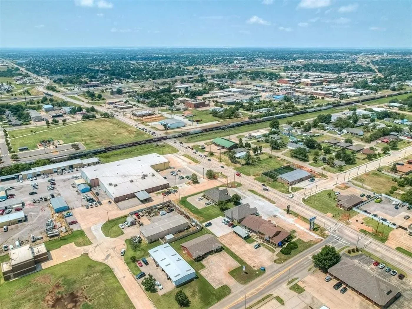 Photo 2 of 525 Tower Dr, Moore, OK 73160