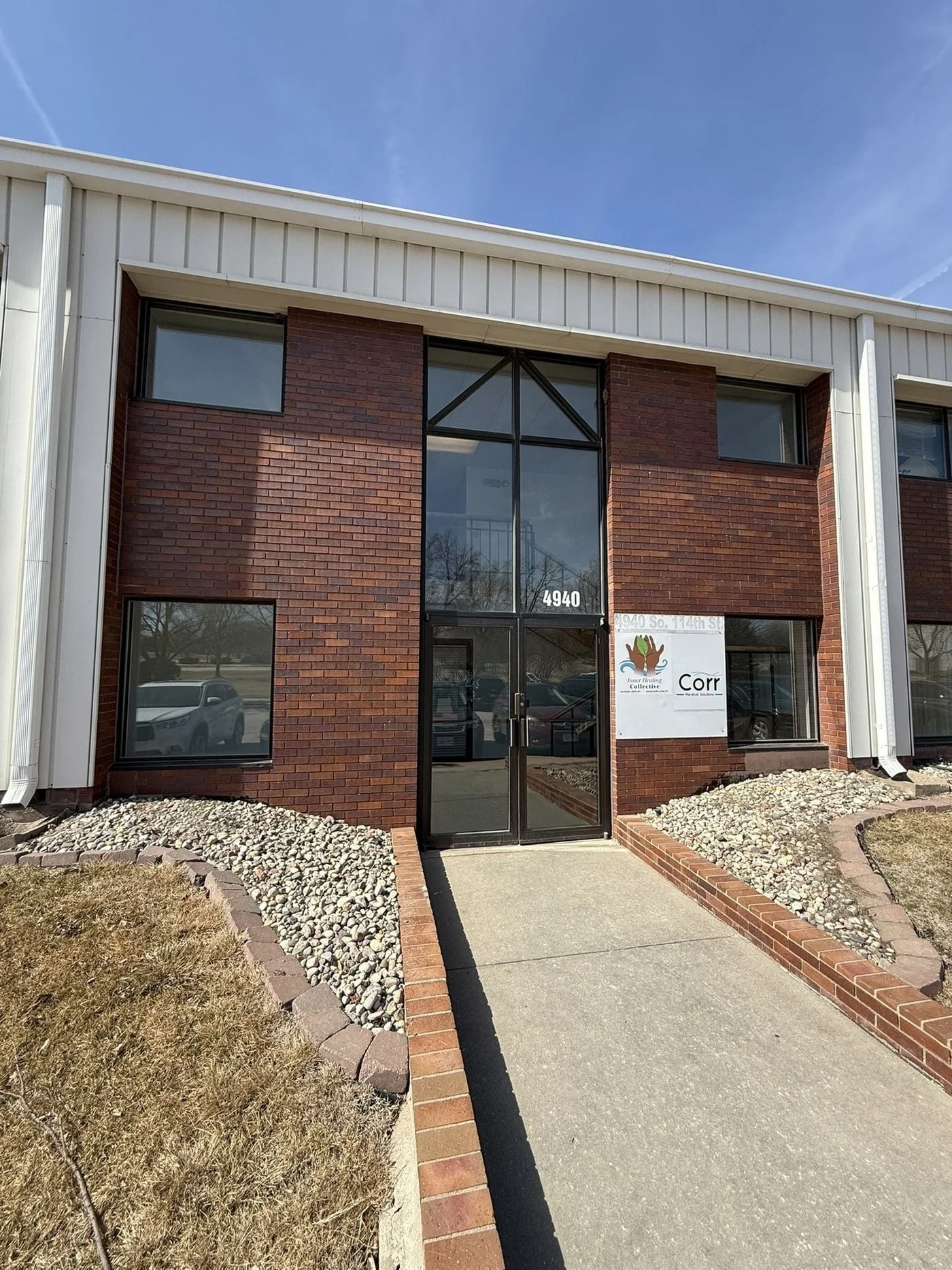 Photo 2 of 4940 S 114th St, Omaha, NE 68137