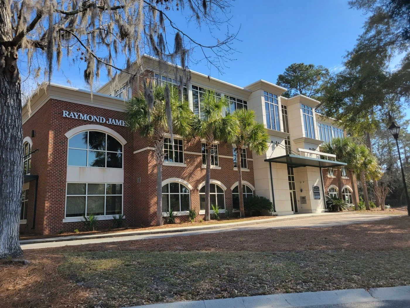 Photo 2 of 27 Towne Dr, Bluffton, SC 29910