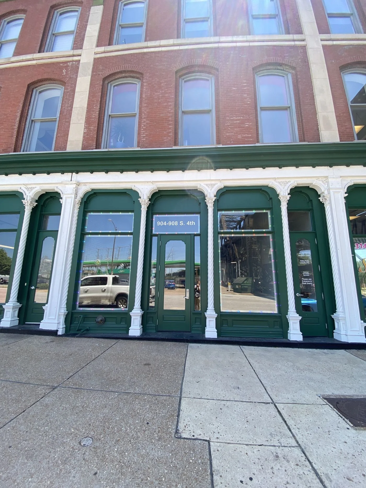 Photo 2 of 904 S 4th St, Saint Louis, MO 63102