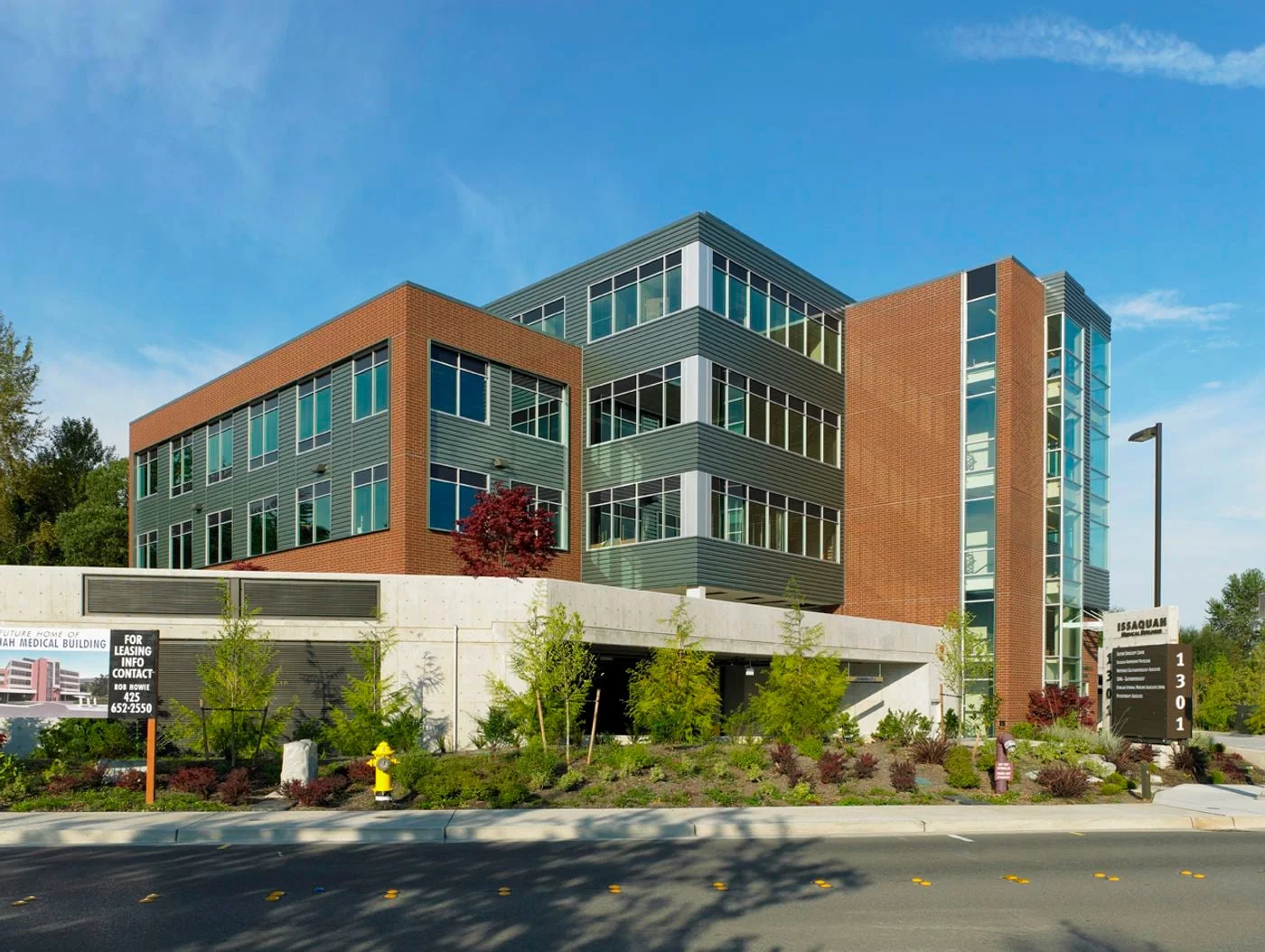 Photo 2 of 1301 4th Ave NW, Issaquah, WA 98027