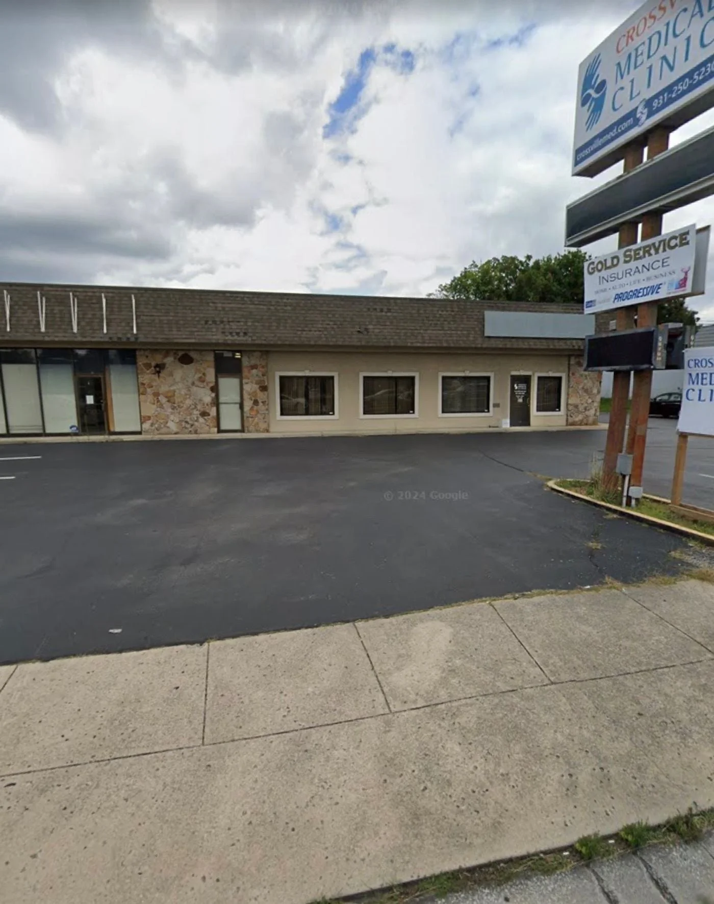 Photo 2 of 820 N Main St, Crossville, TN 38555