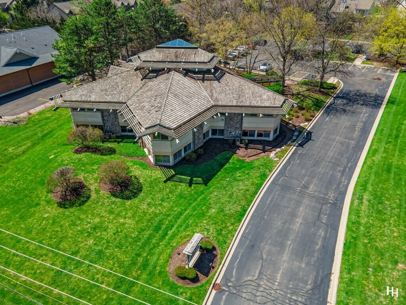 Photo 2 of 970 S McHenry Ave, Crystal Lake, IL 60014