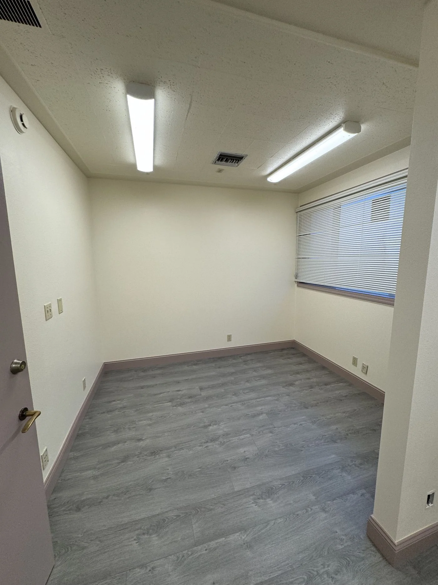 Photo 3 of 2901 S 128th St, Tukwila, WA 98168