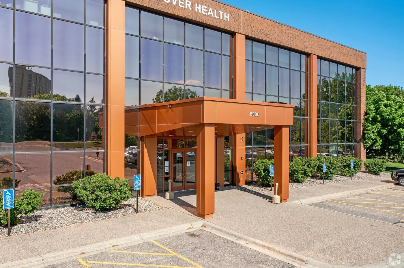 Photo 2 of 5900 Green Oak Dr, Minnetonka, MN 55343