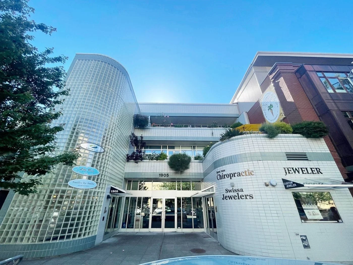 Photo 1 of 1905 Queen Anne Ave N, Seattle, WA 98109