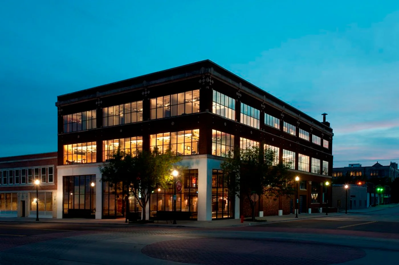 Photo 1 of 825 N Broadway Ave, Oklahoma City, OK 73102