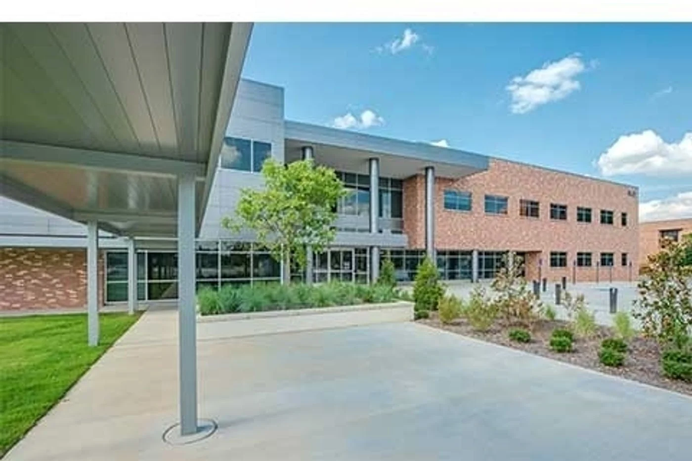 Photo-3 of 902 W Randol Mill Rd, Arlington, TX 76012