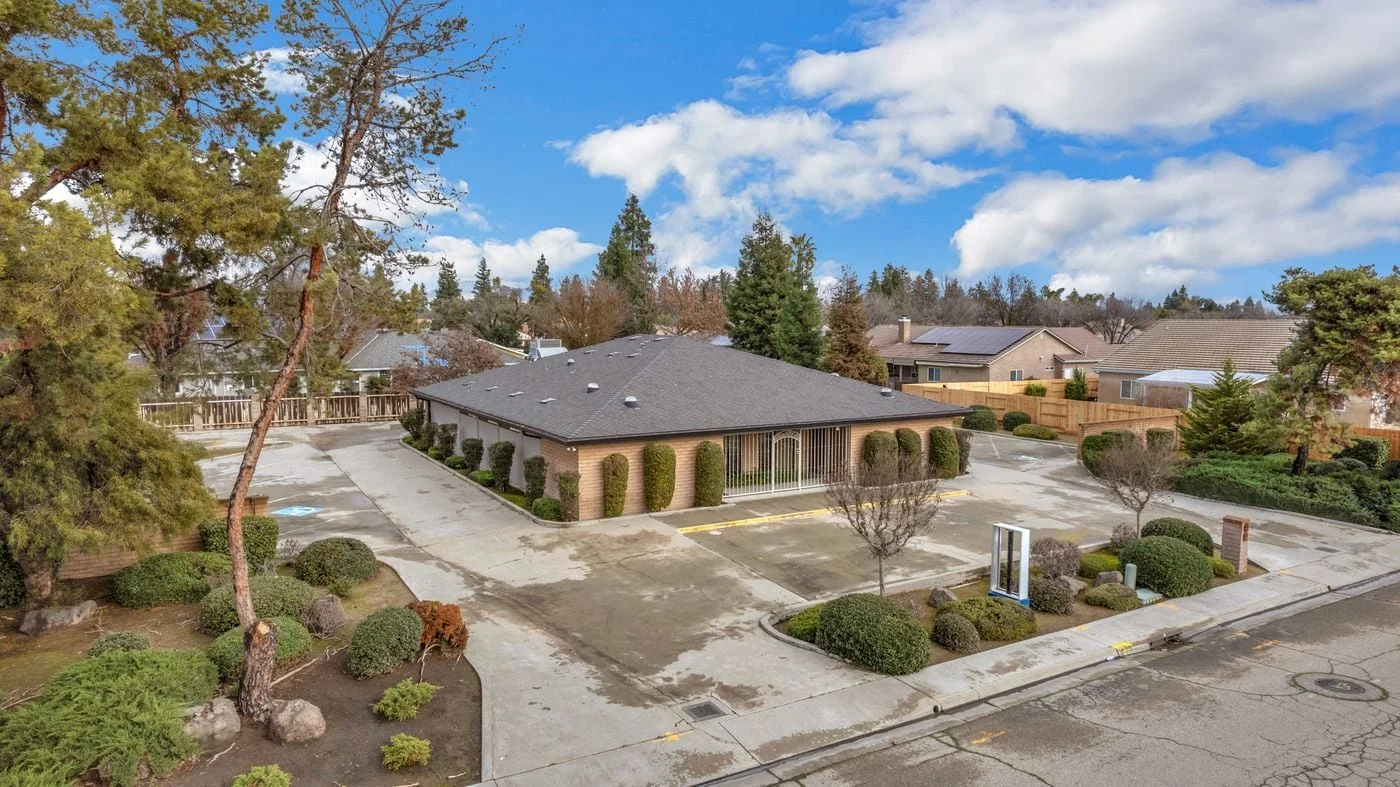 Photo 2 of 326 W Carob Ave, Reedley, CA 93654