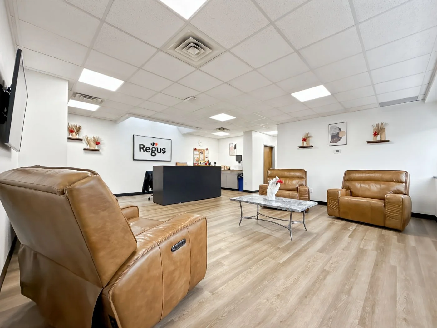 Photo 3 of 333 W Commercial St Fl 3, East Rochester, NY 14445