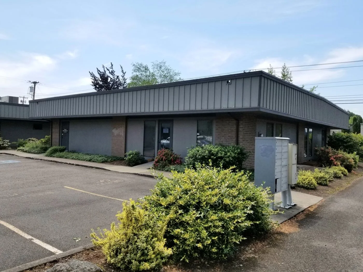 Photo 2 of 412 Lancaster Dr NE, Salem, OR 97301