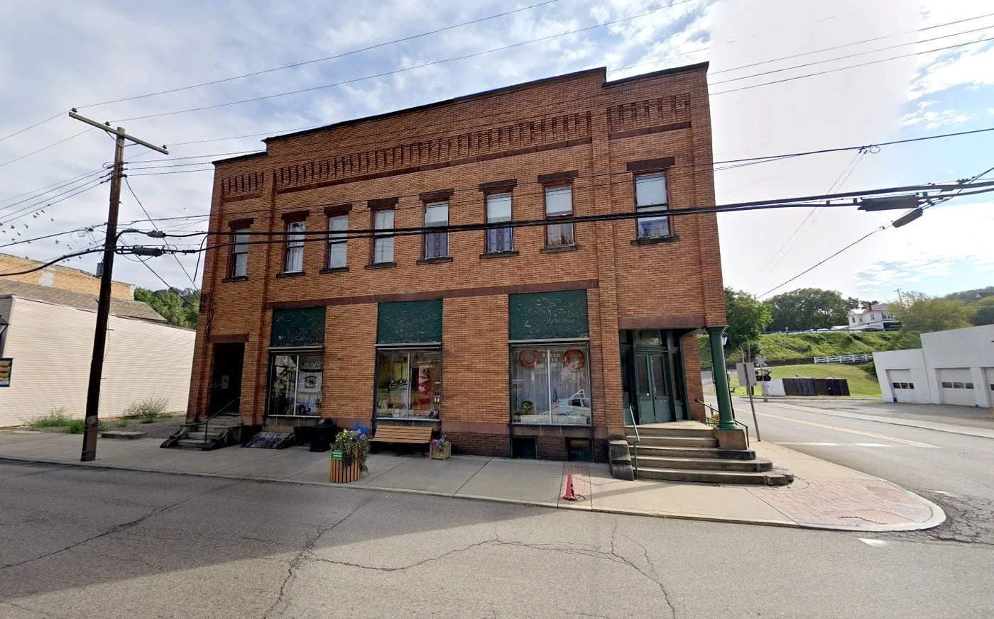 Photo 2 of 100 N Chester St, New Cumberland, WV 26047