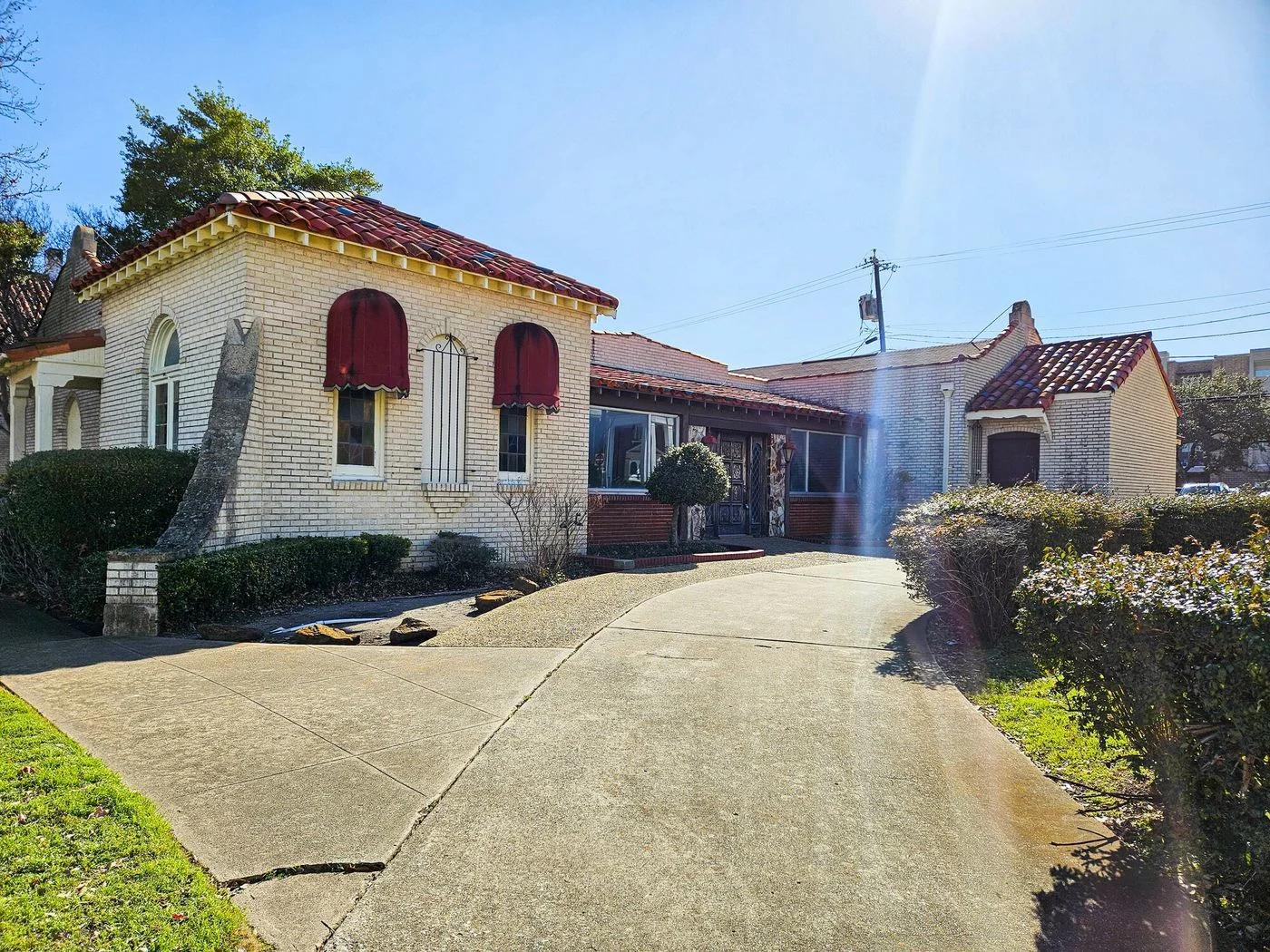 Photo 3 of 716 Main St, Garland, TX 75040