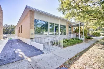 Photo of 2422 Devine Street