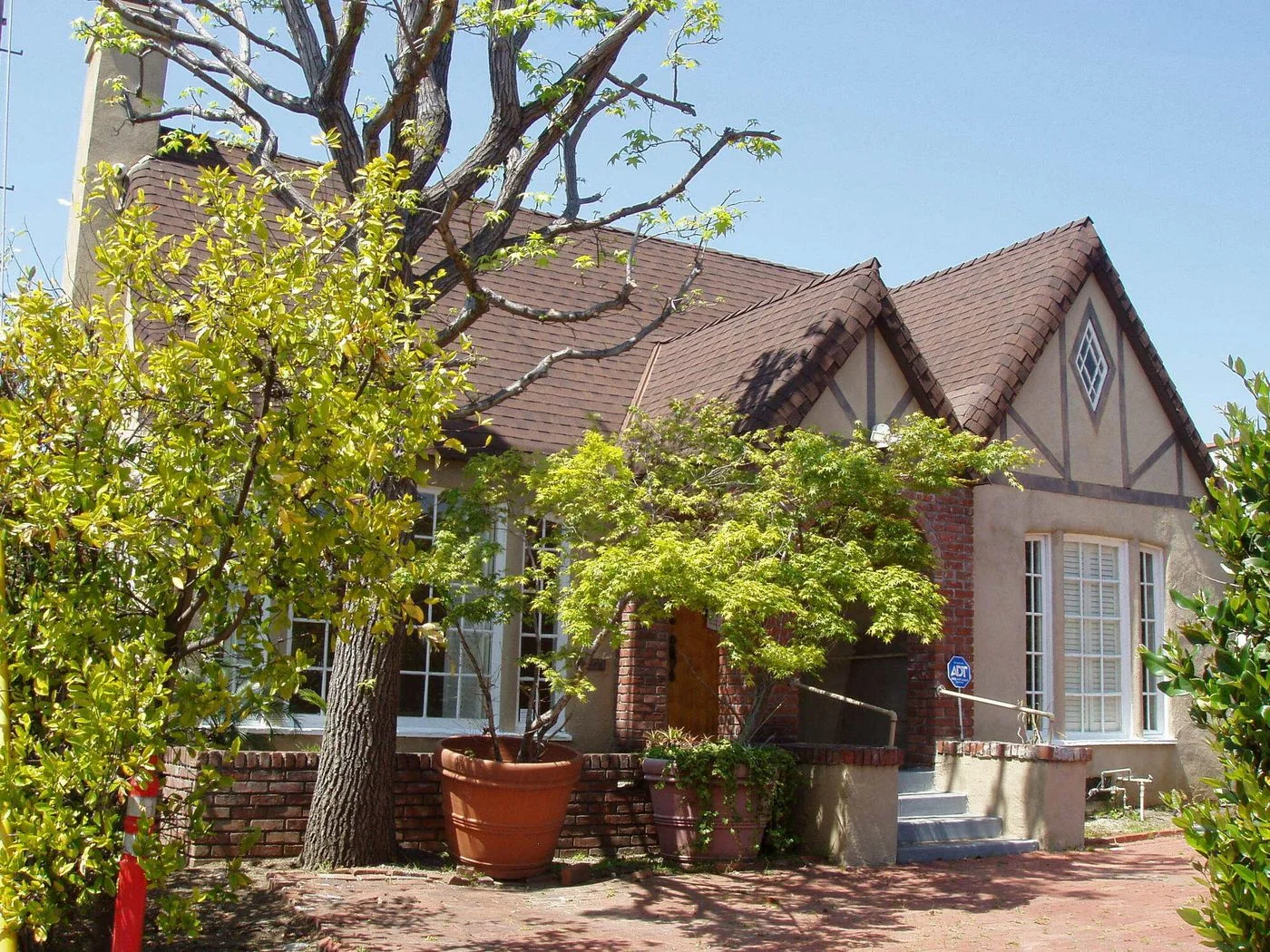 Photo 1 of 715 N Crescent Heights Blvd, Los Angeles, CA 90046