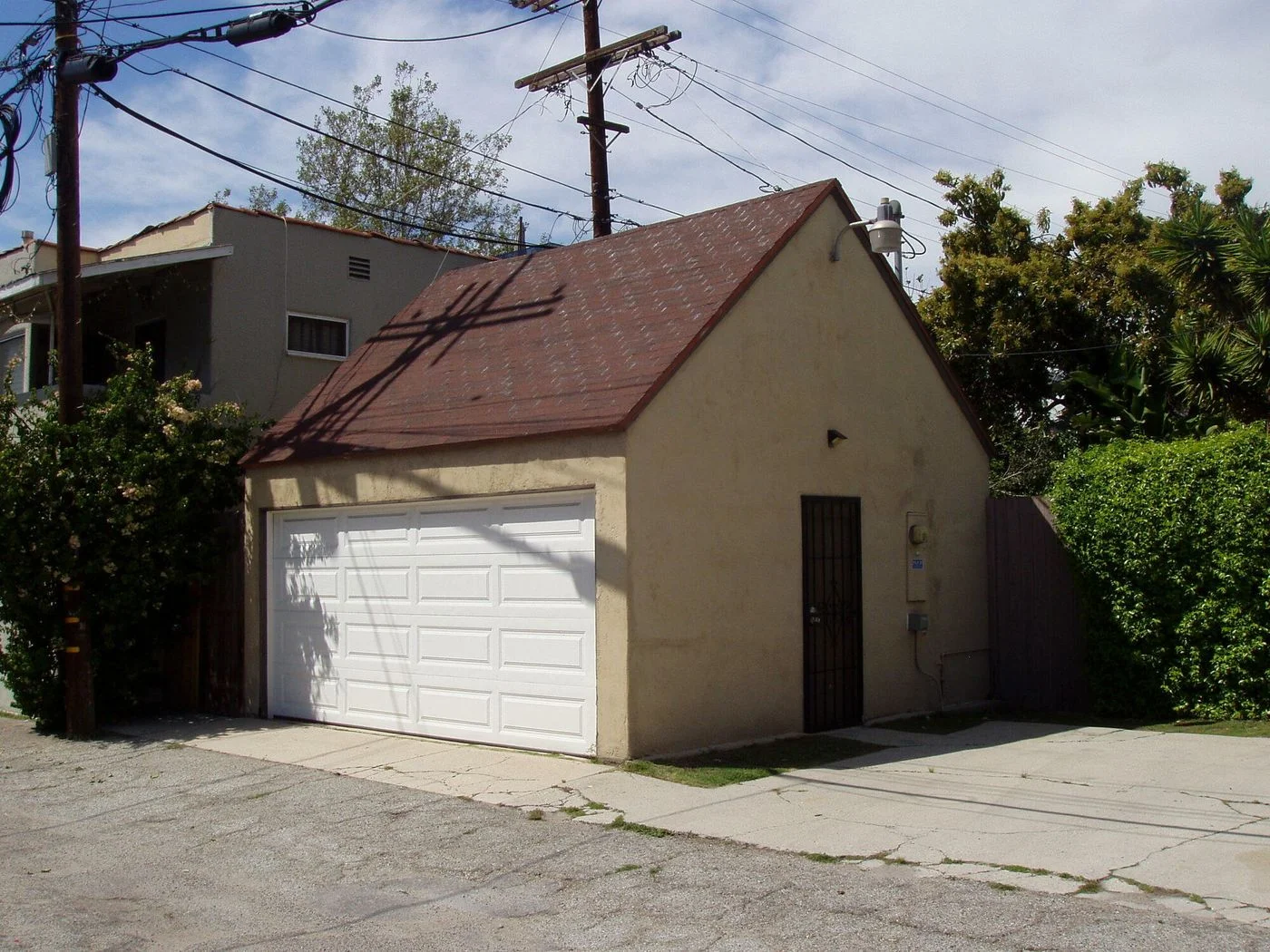 Photo 2 of 715 N Crescent Heights Blvd, Los Angeles, CA 90046