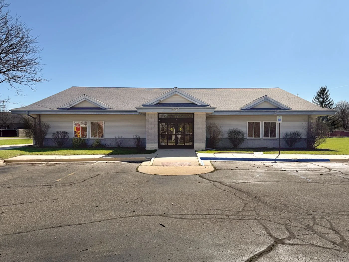 Photo-1 of 632 N Dibble Ave, Lansing, MI 48917