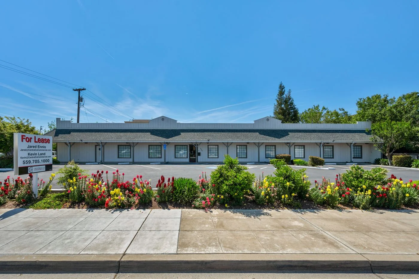 Photo 1 of 330 Bullard Ave, Clovis, CA 93612