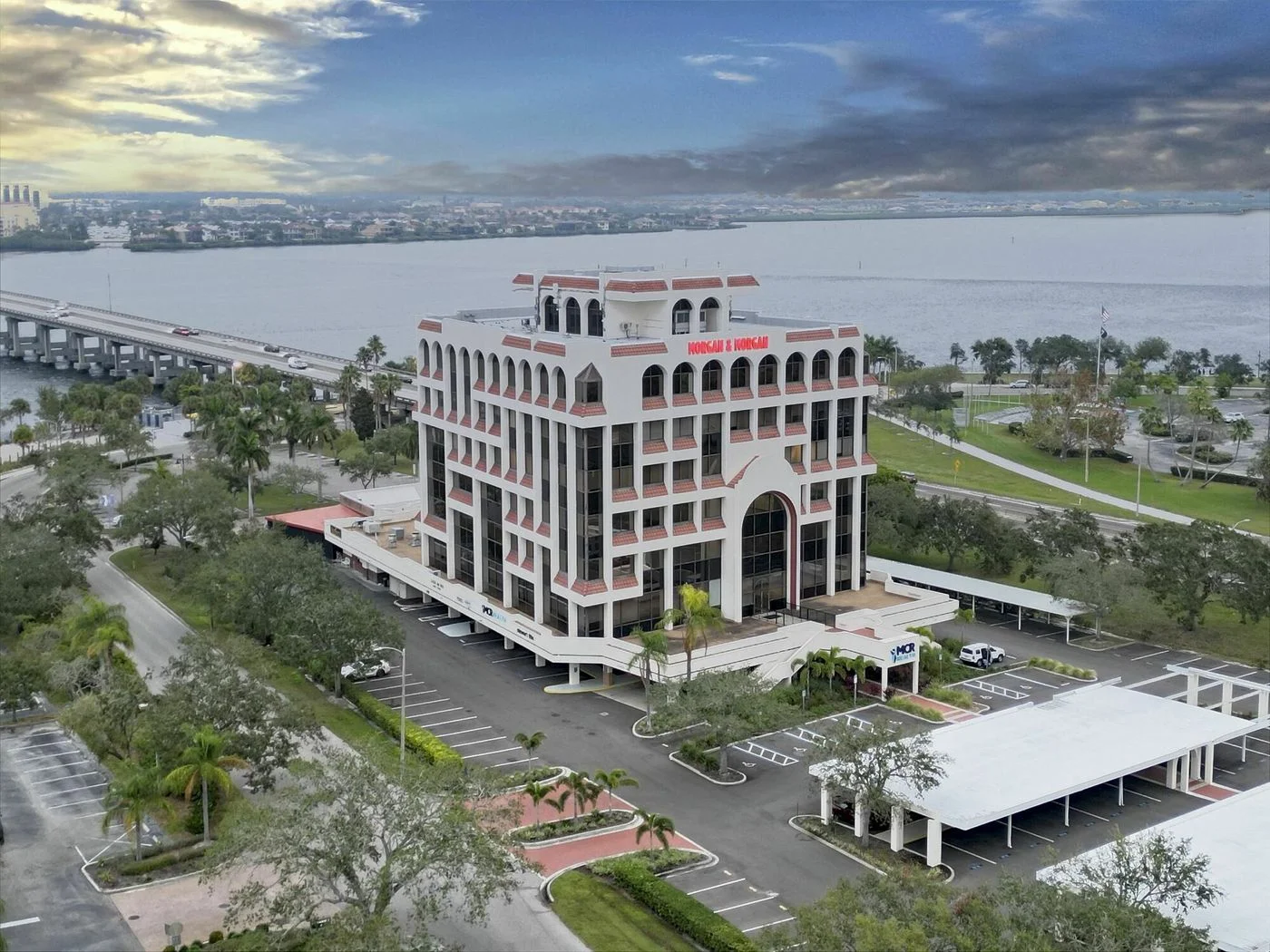 Photo 2 of 101 Riverfront Blvd, Bradenton, FL 34205