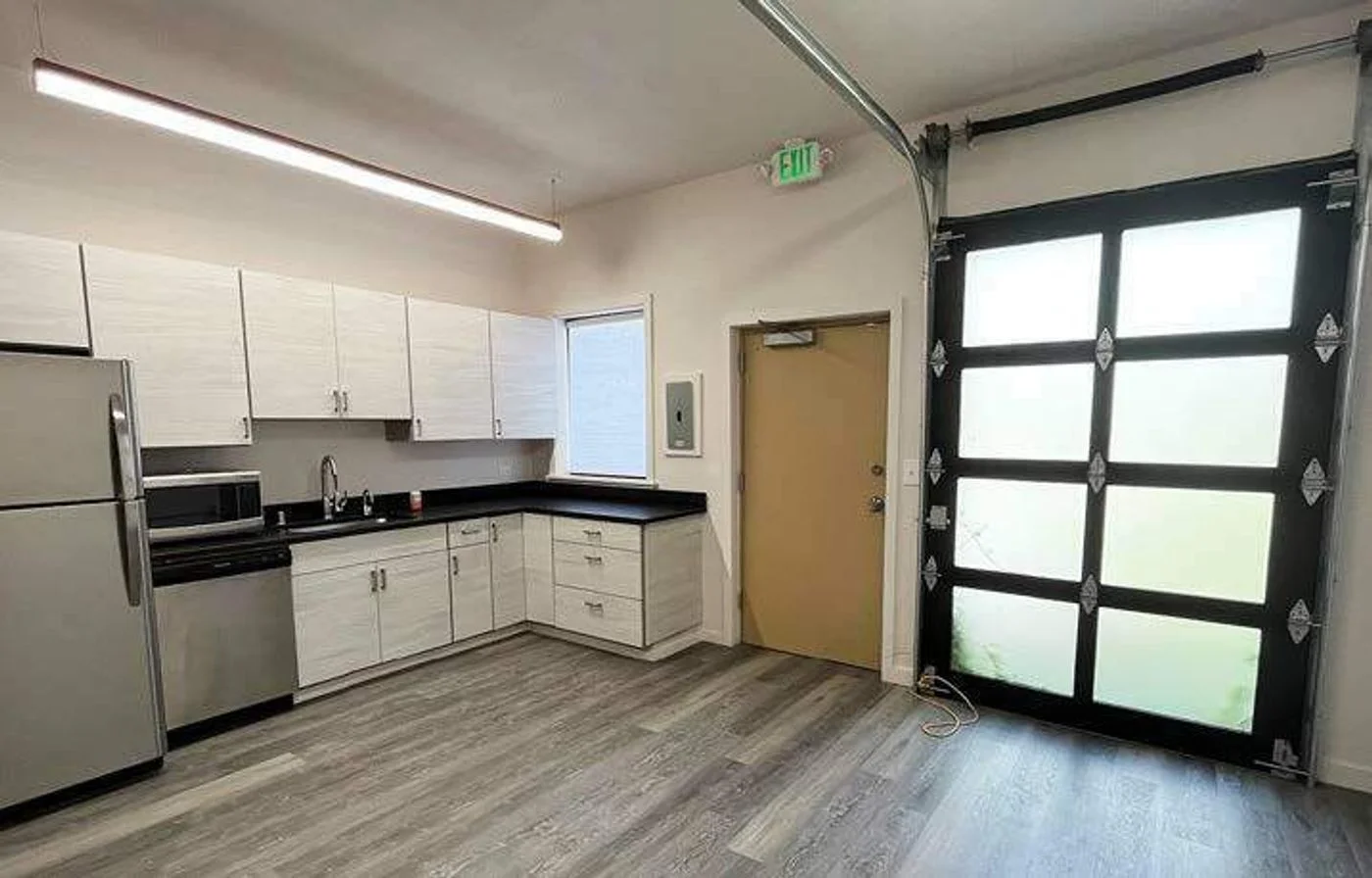 Photo 3 of 2407 6th Avenue, Tacoma, WA 98406