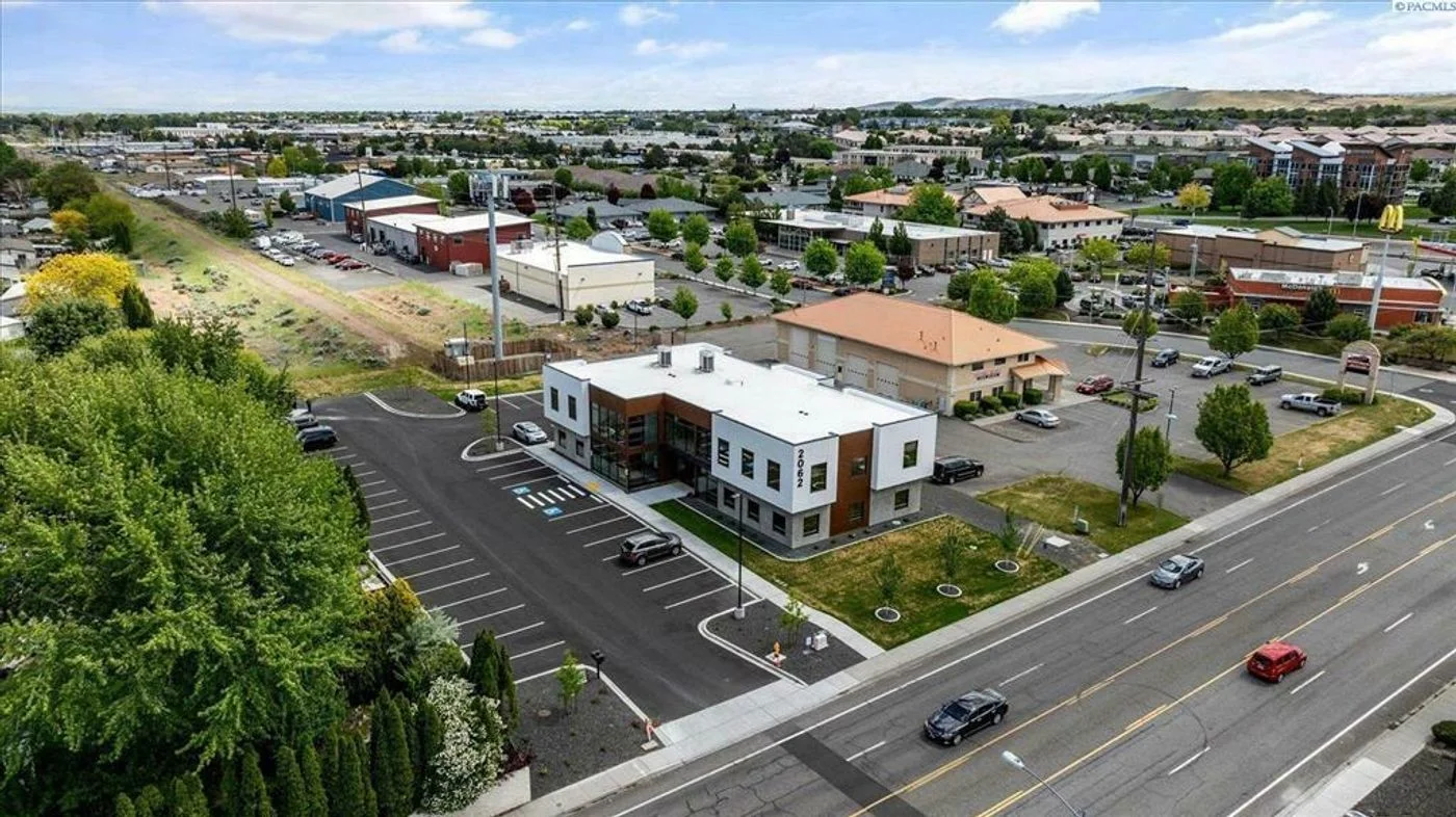Photo 1 of 2062 North Steptoe Street B, Kennewick, WA 99336