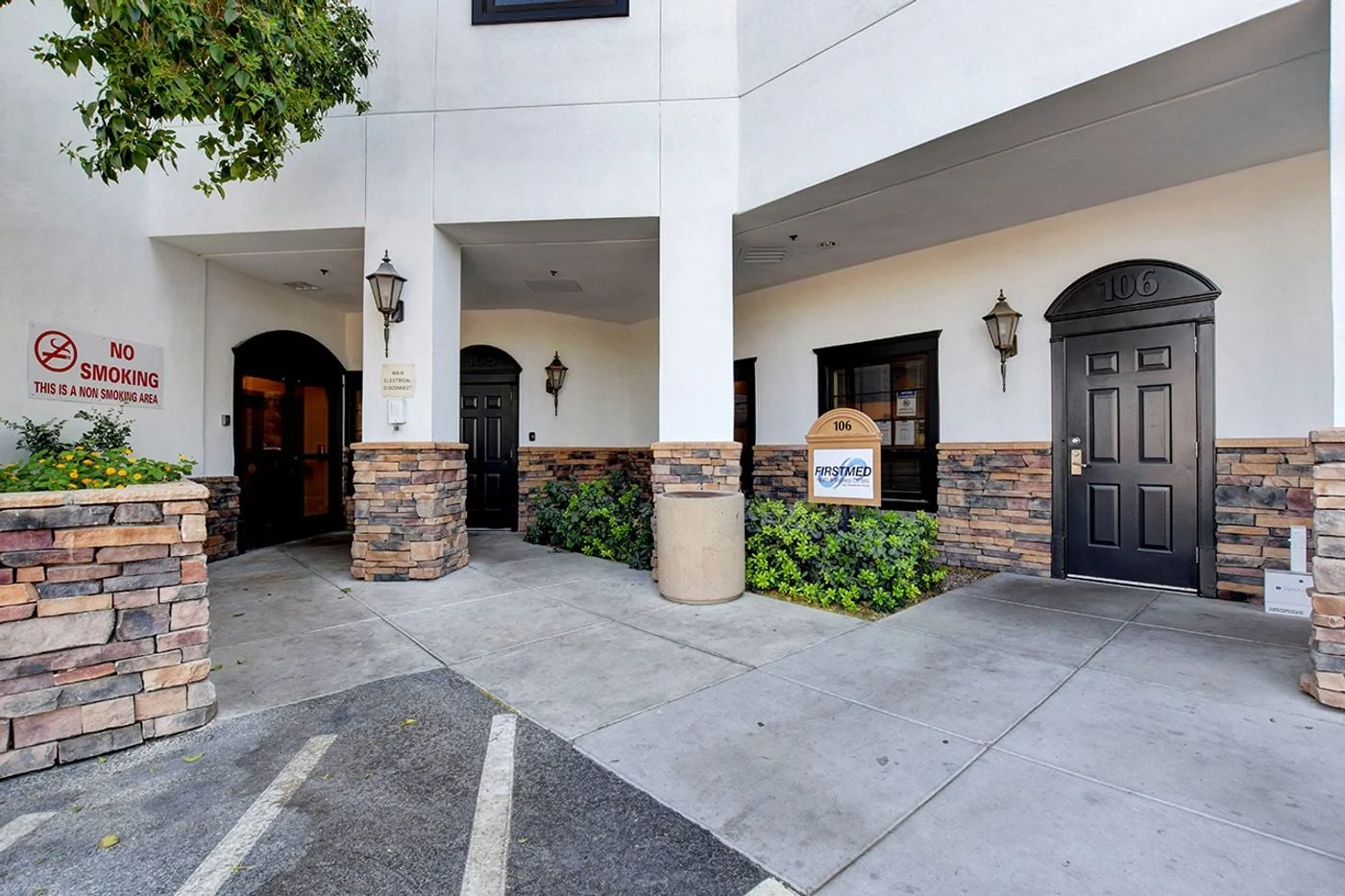 Photo 2 of 400 Shadow Ln, Las Vegas, NV 89106