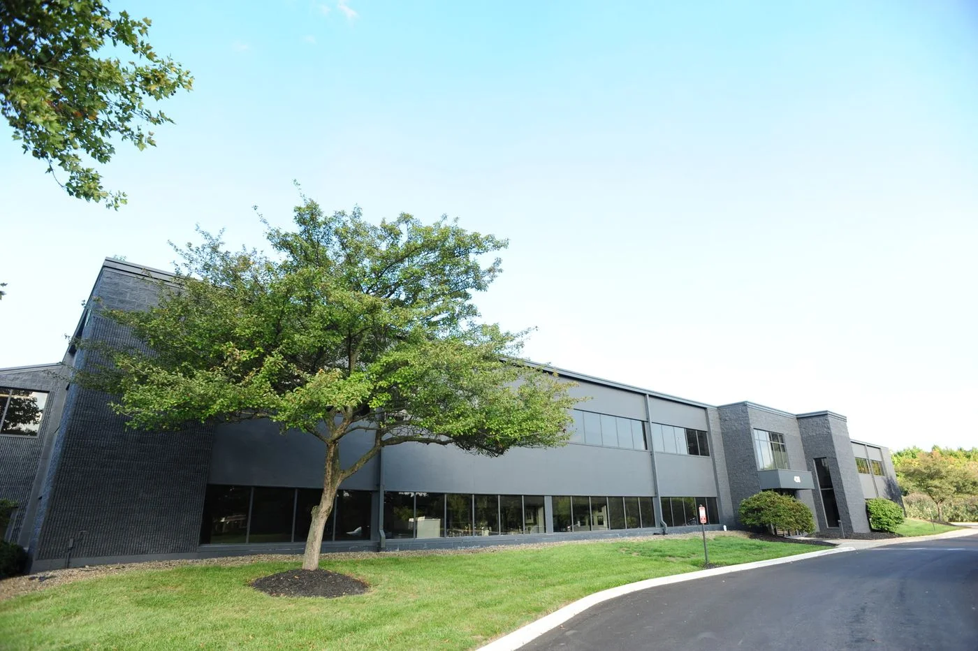 Photo 3 of 438 E Wilson Bridge Rd, Worthington, OH 43085