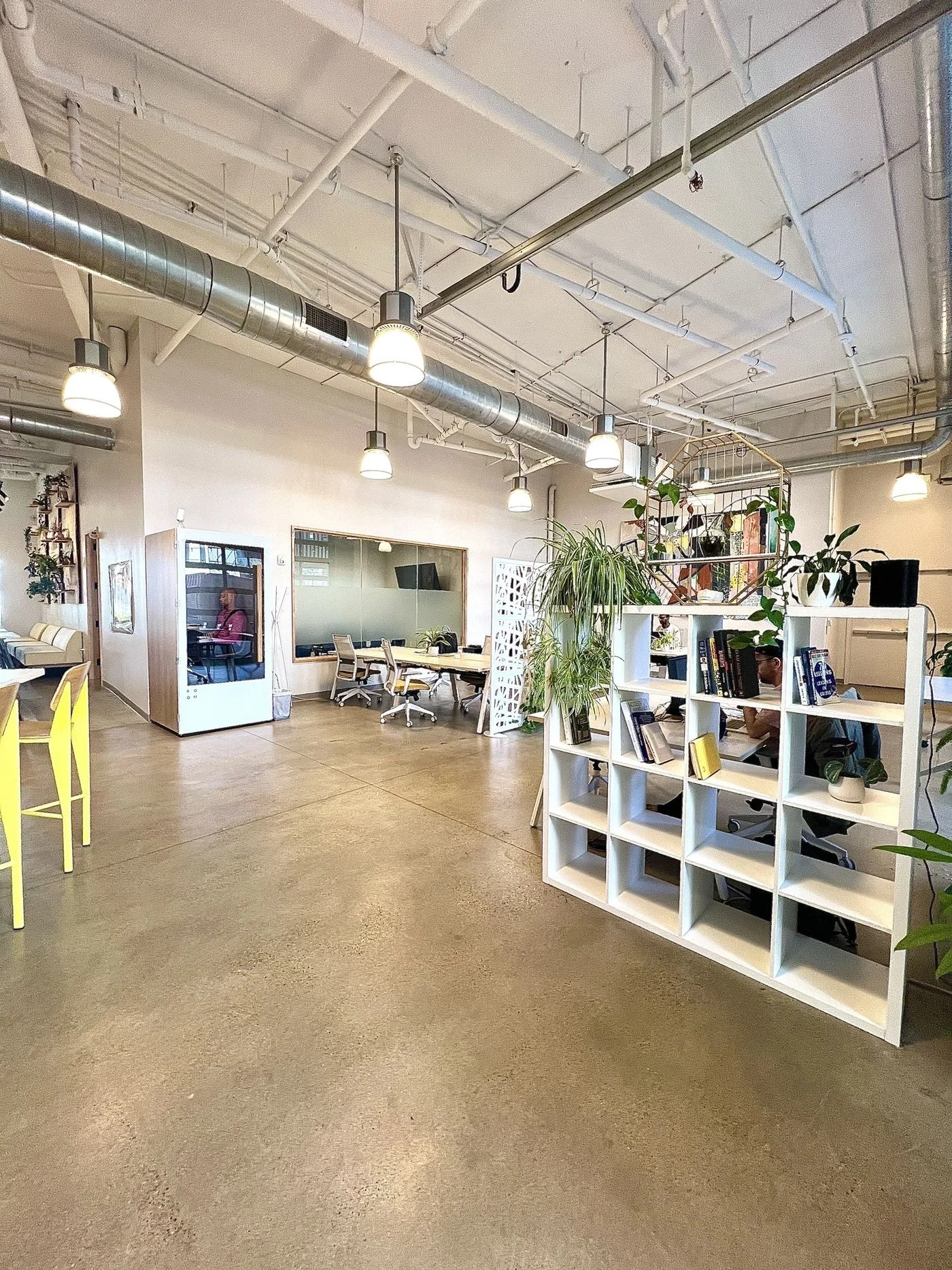 Photo 2 of 470 W Broad Street, Columbus, OH 43215