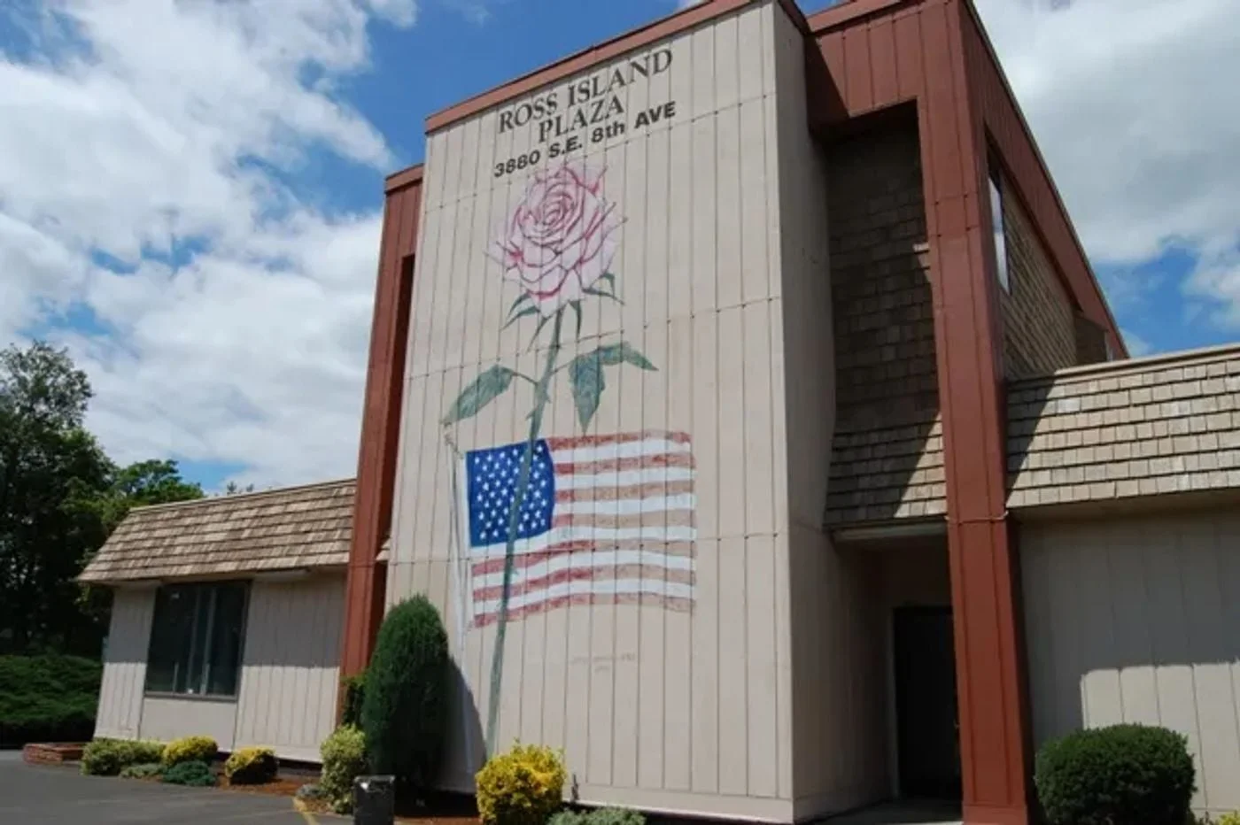 Photo 1 of 3880 SE 8th Ave, Portland, OR 97202