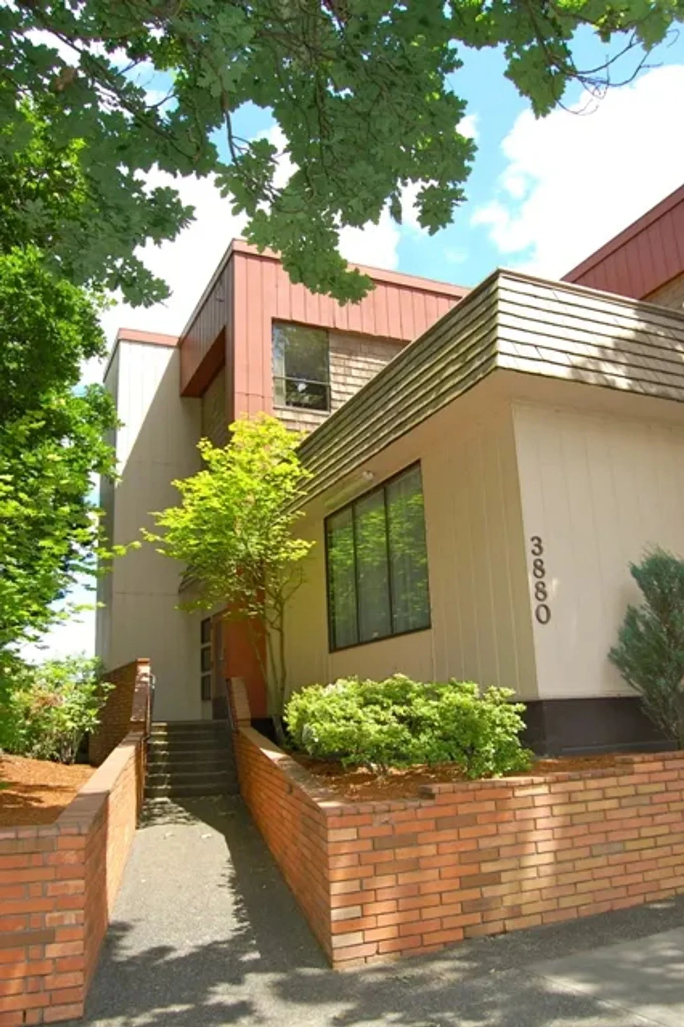 Photo 2 of 3880 SE 8th Ave, Portland, OR 97202