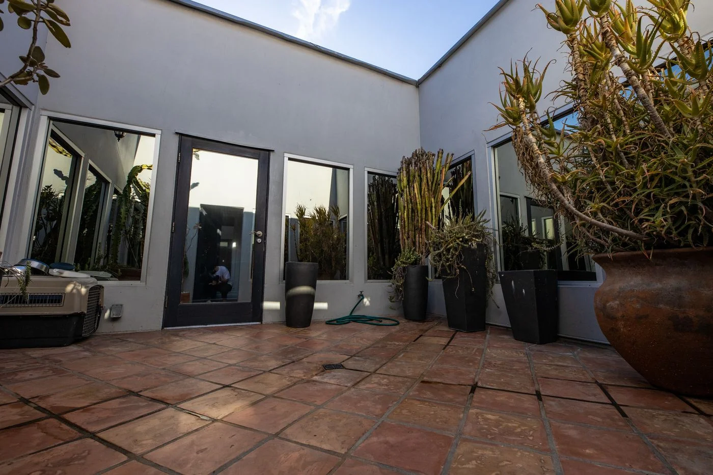 Photo 3 of 11465 Chandler Boulevard, Los Angeles, CA 91601