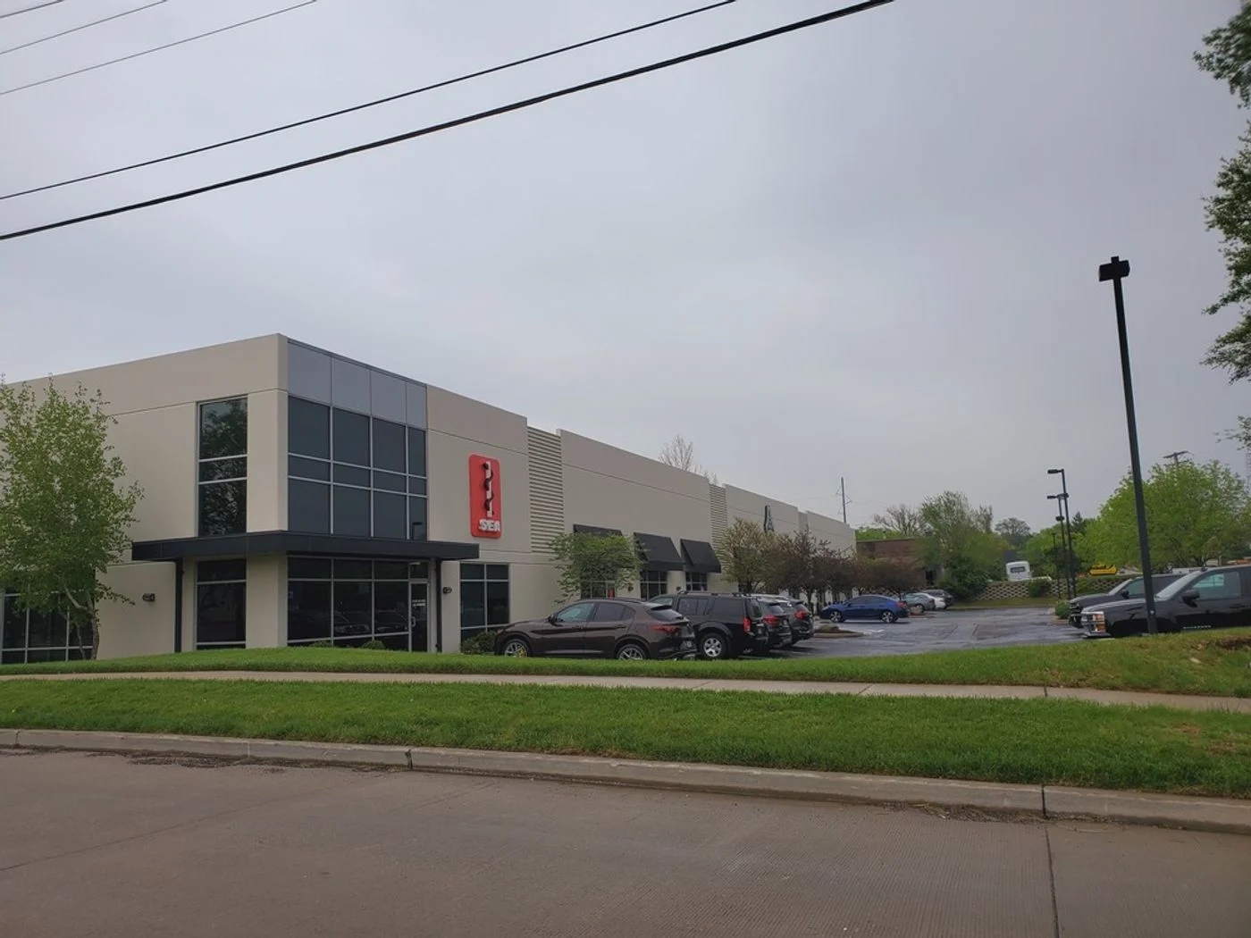 Photo 1 of 11853 Dorsett Road, Maryland Heights, MO 63043